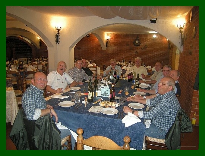 Al ristorante, dopo la sfilata, dal Mago di Caluso - 1 Al ristorante, dopo la sfilata, dal Mago di Caluso - 1