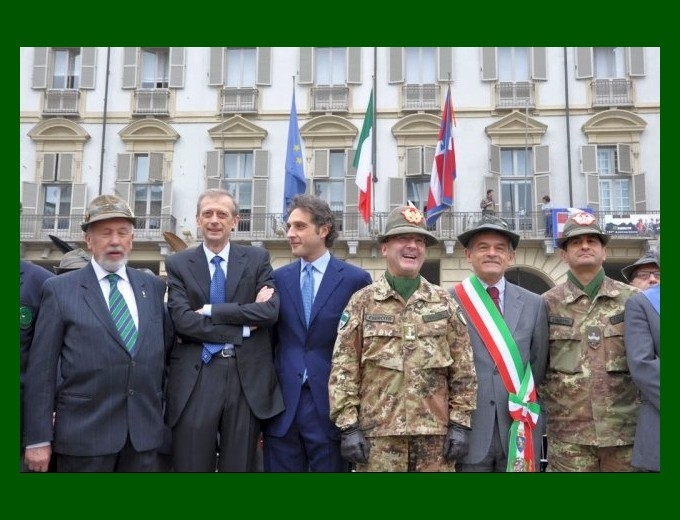 Il Generale Primicerj, il Sindaco Chiamparino ed il neo Sindaco Fassino Il Generale Primicerj, il Sindaco Chiamparino ed il neo Sindaco Fassino