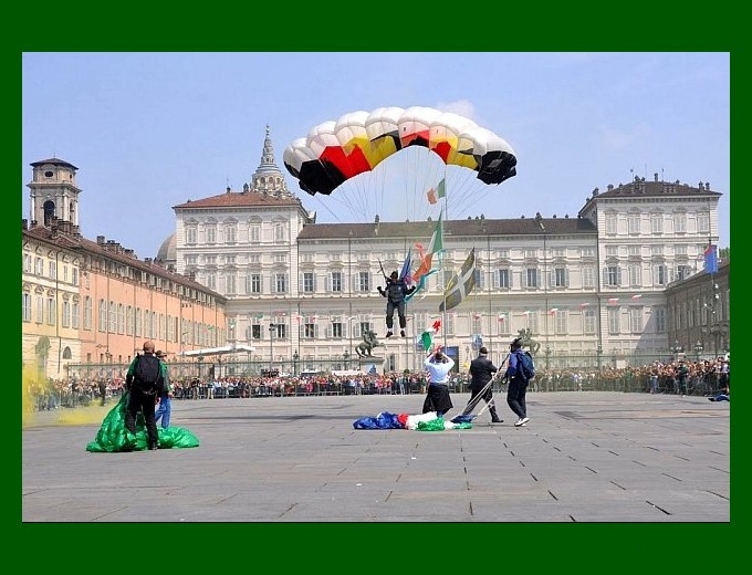 Alpini paracadutisti in Piazza del Palazzo Reale - 1