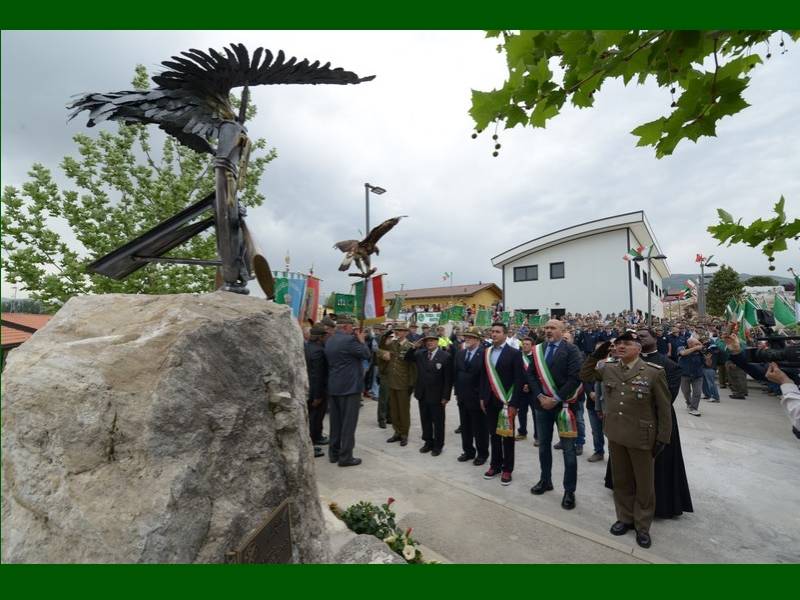 Fossa (AQ) - Cerimonia deposizione corona