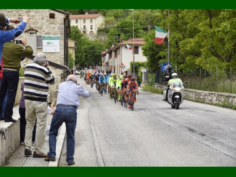 Villetta Barrea (AQ) - Passaggio del Giro d'Italia 6