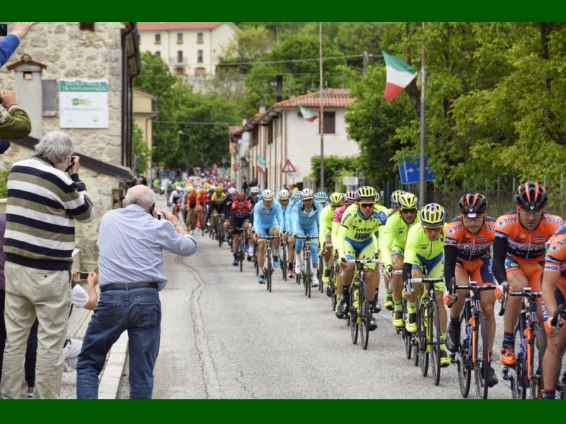 Villetta Barrea (AQ) - Passaggio del Giro d'Italia 7