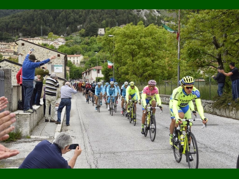 Villetta Barrea (AQ) - Passaggio del Giro d'Italia 8