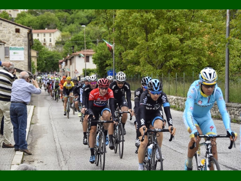 Villetta Barrea (AQ) - Passaggio del Giro d'Italia 9