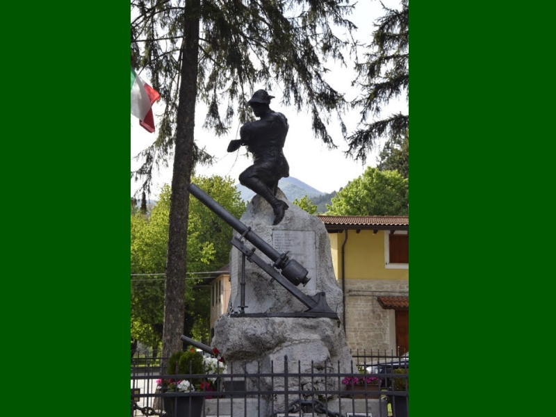 Pescasseroli (AQ) - Monumento ai caduti 1