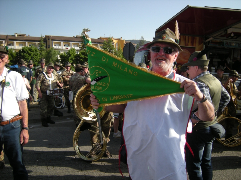 Sfilata 26/71 Il Maestro Osvaldo Carrara (coro A.N.A. Limbiate) 1