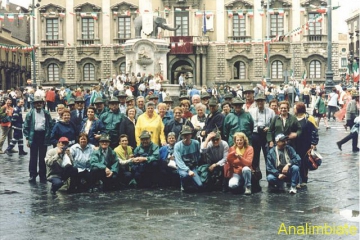 12 Maggio – La sfilata è terminata, in posa per la foto ricordo