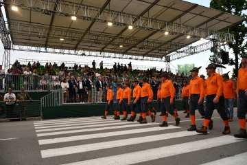 163 163