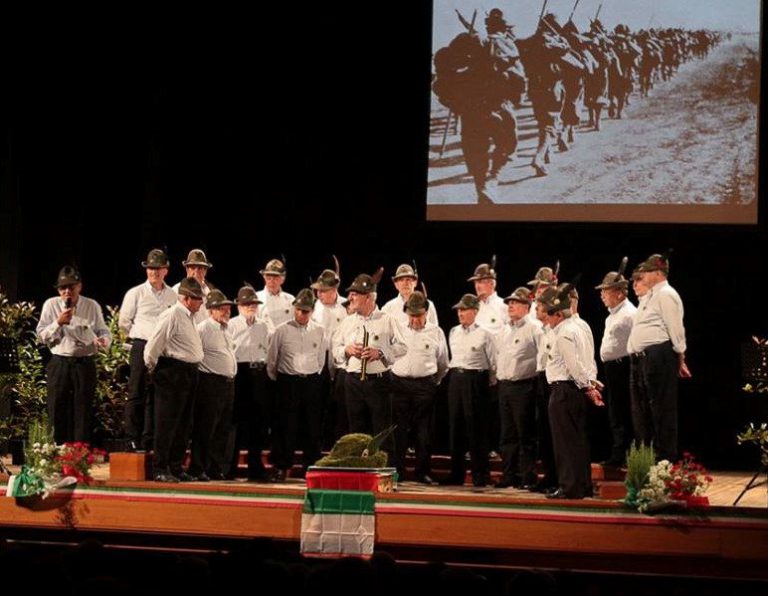 Il coro – Storia ed amministrazione