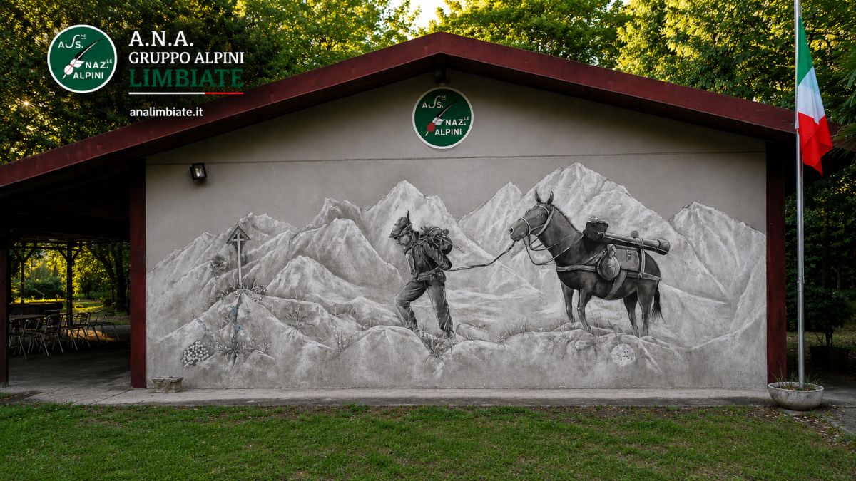 Sede del Gruppo Alpini di Limbiate con murale alpino raffigurante un alpino e un mulo tra le montagne