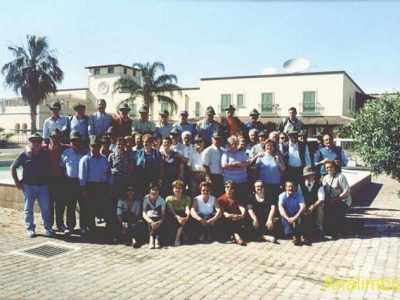 14 Maggio – La vacanza è finita. Foto di gruppo dei partecipanti pronti per il rientro a casa